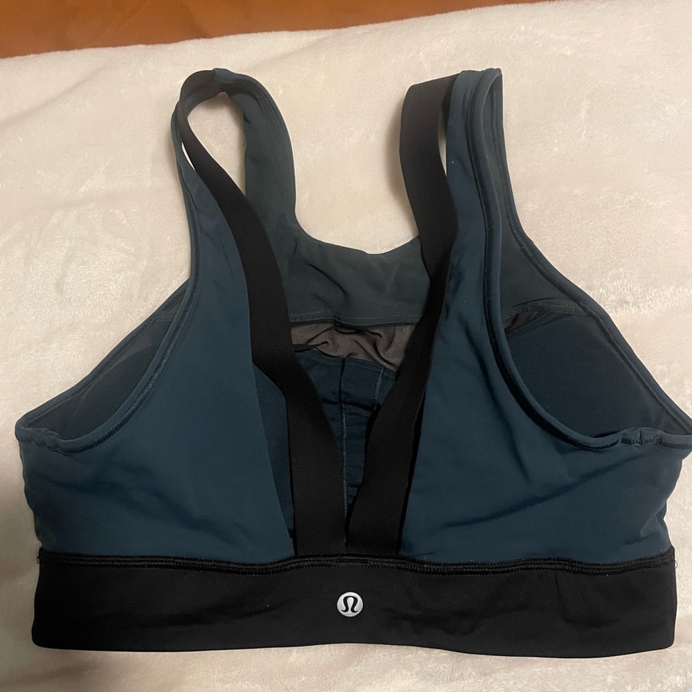 Lululemon sports bra size 6